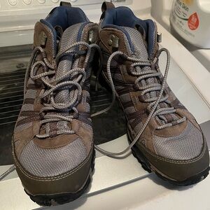 Women’s Merrill hiking boots